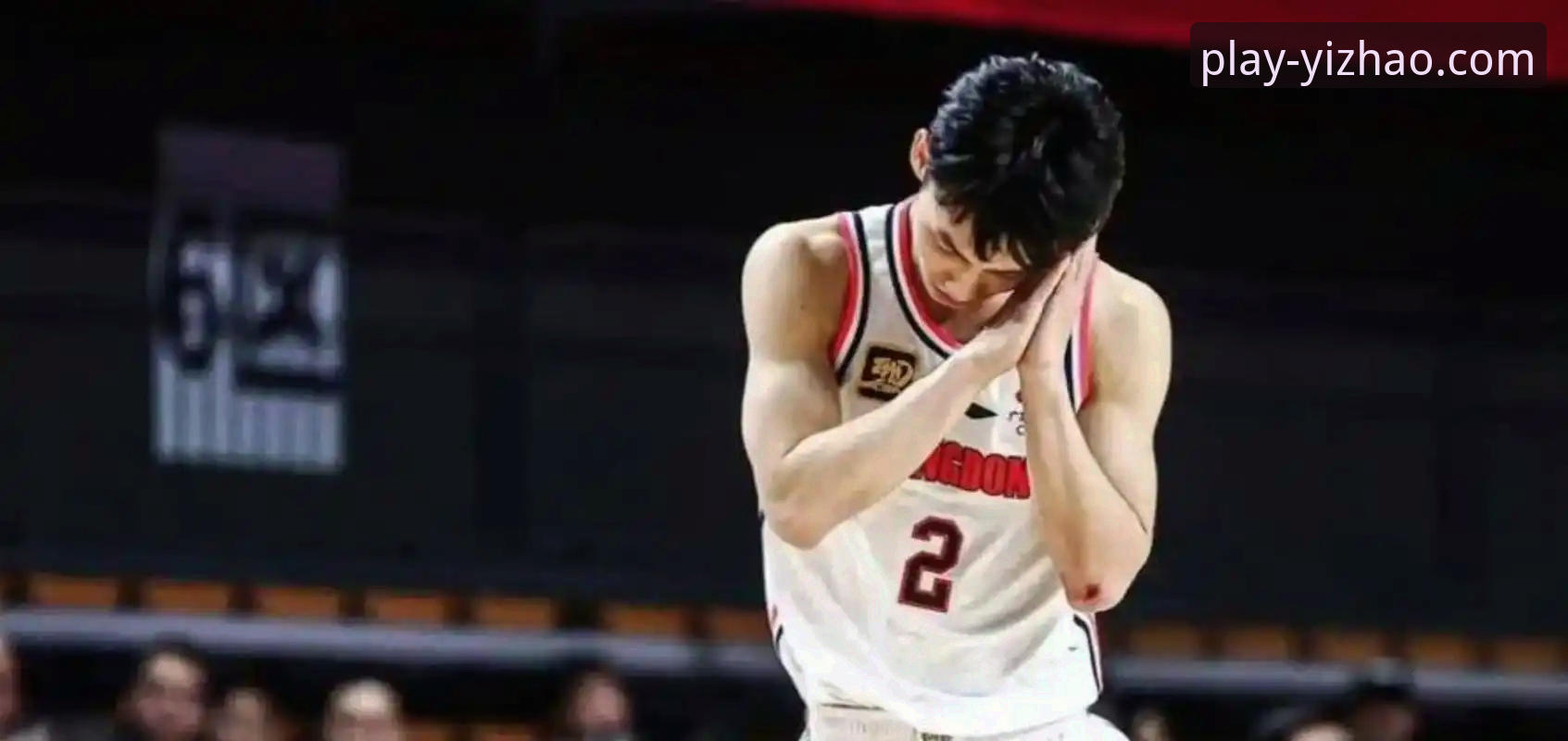 徐杰暴走vs广东内线被虐：一场77-74逆转背后的攻守博弈